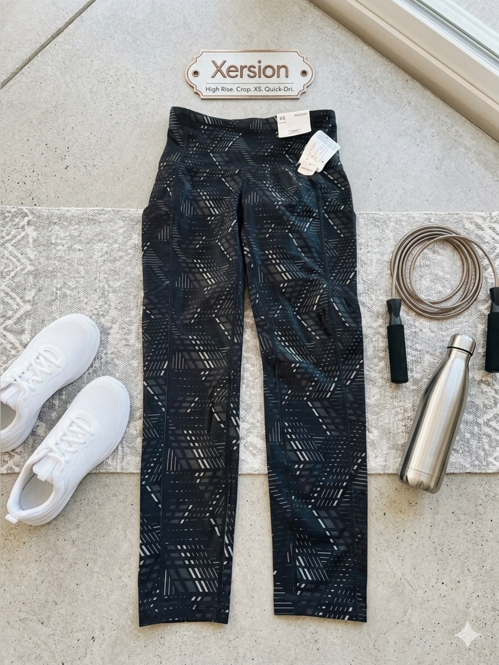 Xersion High Rise Crop‎ Leggings Black Geo Print Quick-Dri XS SP24XRW1006C